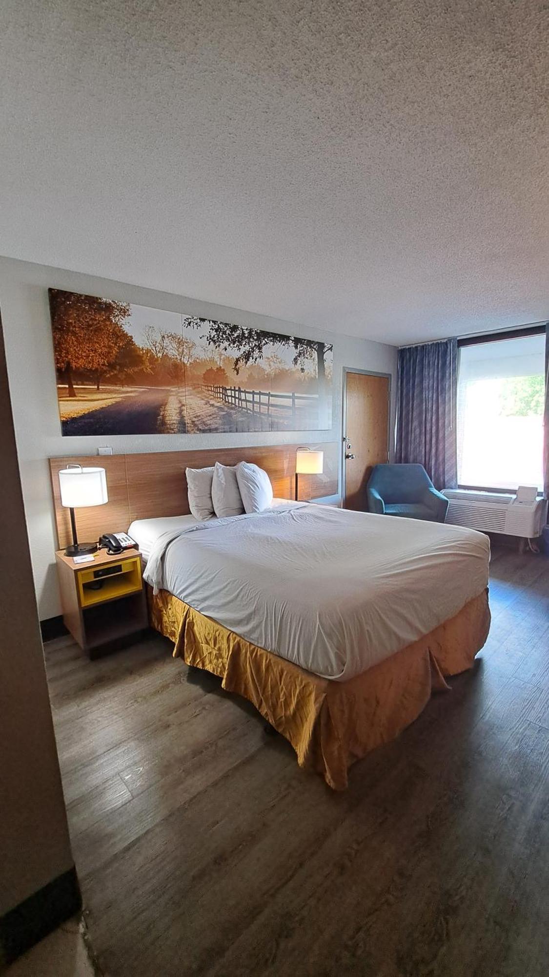 Days Inn & Suites By Wyndham Rocky Mount Golden East Exterior photo